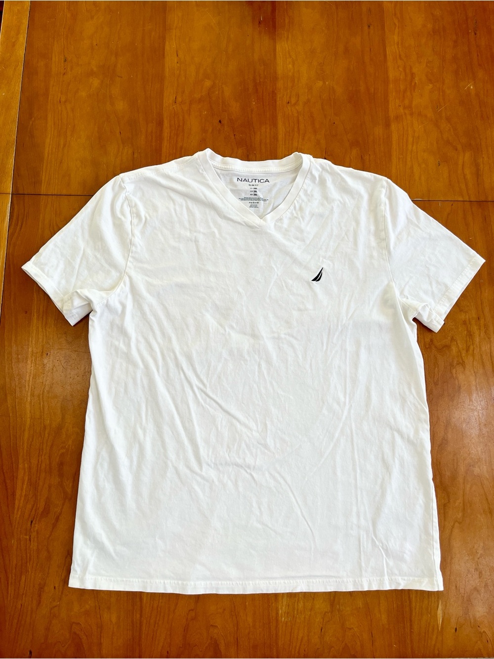 Nautica Men's White Slim Fit Tee Shirt Top with Navy Sail Chest Logo Patch XXL.